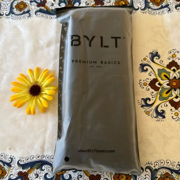 🧳 BYLT Basics; BNWT; Waterproof “BIOS”Black Uni-Sex Travel/Daily “Go To” Bag! - Picture 2 of 11